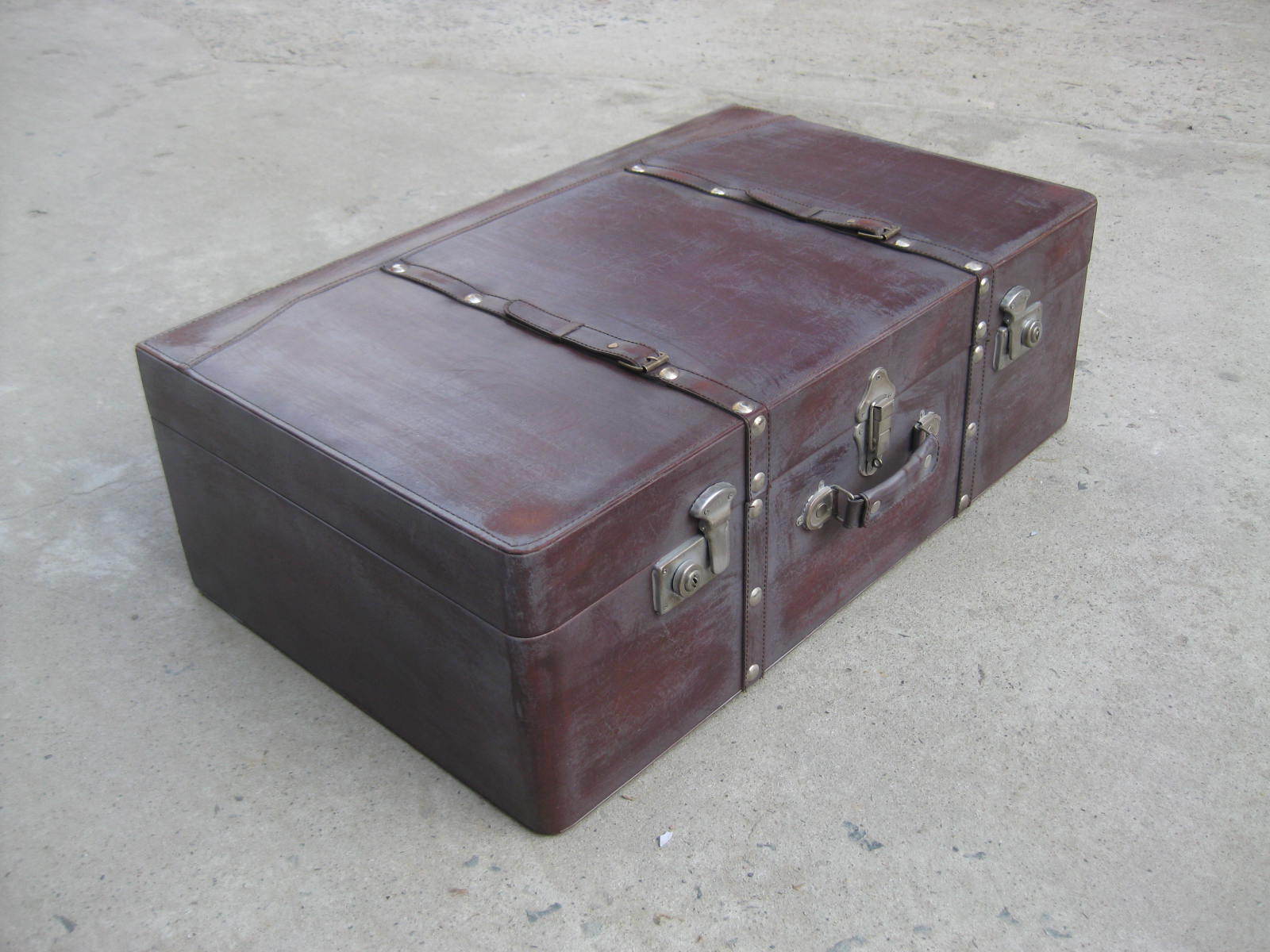 供应欧式仿古做旧手提箱,破旧老皮箱,适合于家居或