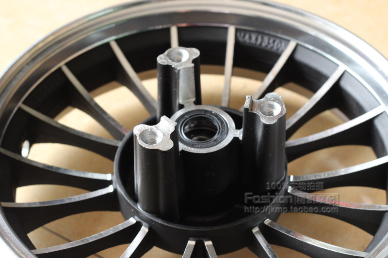 【摩托车电动车轮毂 125通用 十八爪 前轮毂 1