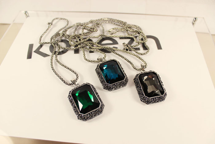 【方形大宝石装饰项链<em>毛衣</em>链<em>挂链</em>韩国韩版复古