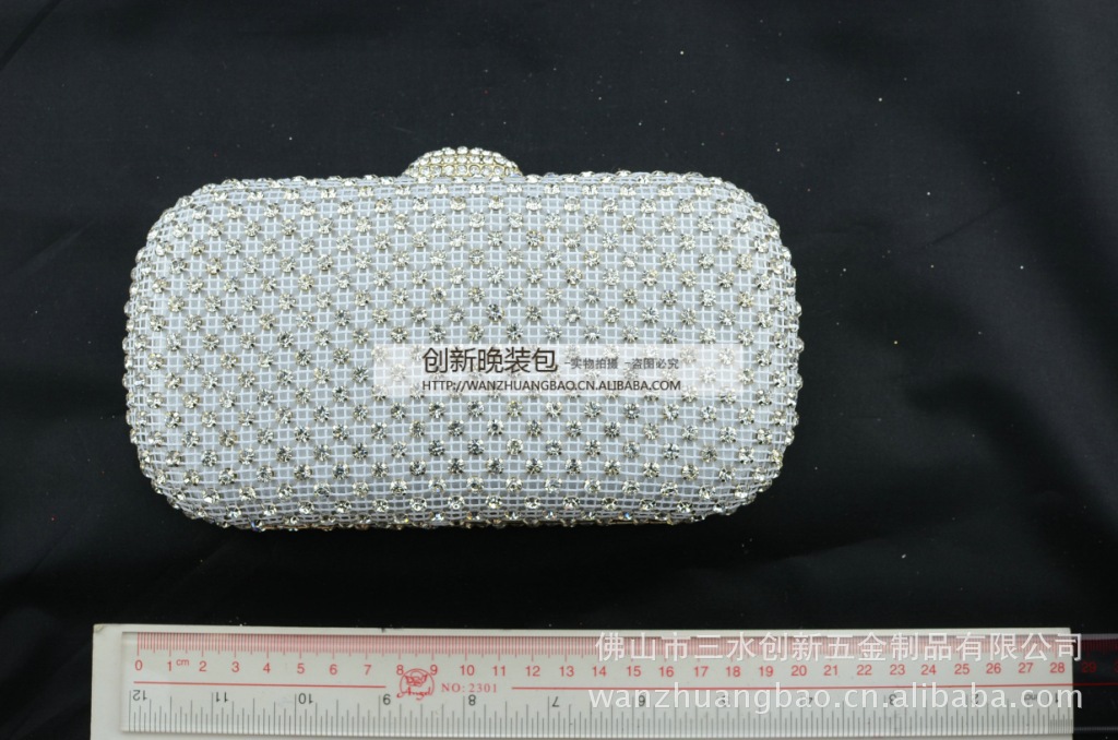 厂家供应：新款满钻手拿零钱包 晚宴包批发