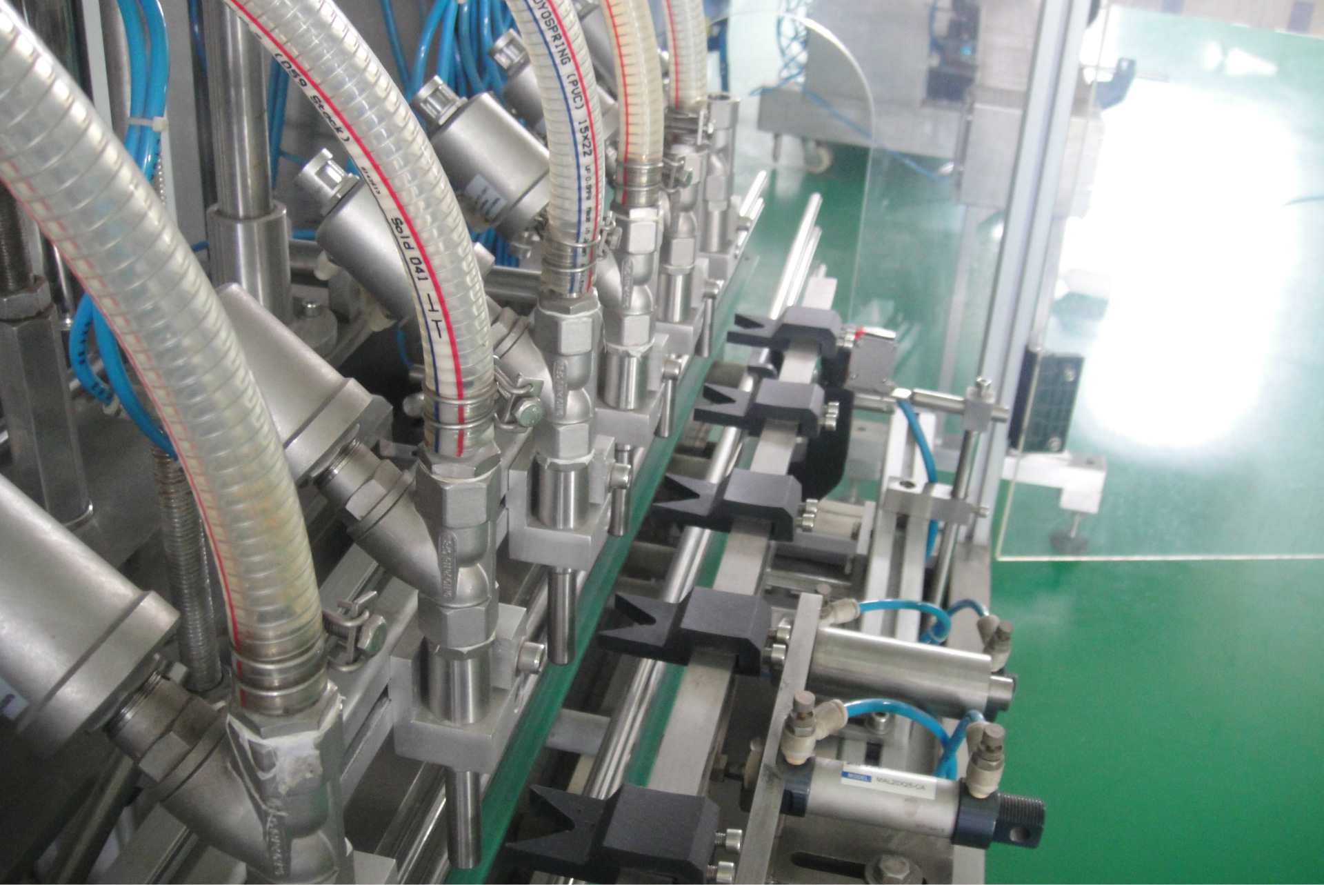 【供应全自动活塞灌装机、浓酱灌装机、液体灌