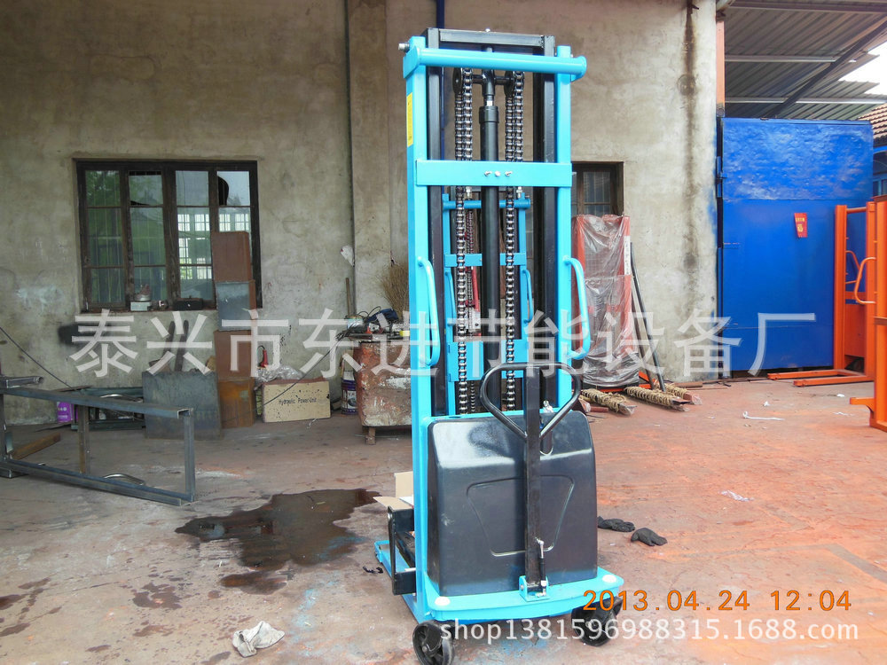 半电动堆高车 (5)