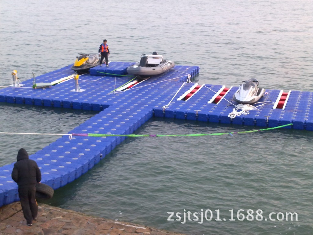 生产各式规格浮筒/专业水上浮动平台设计与安装