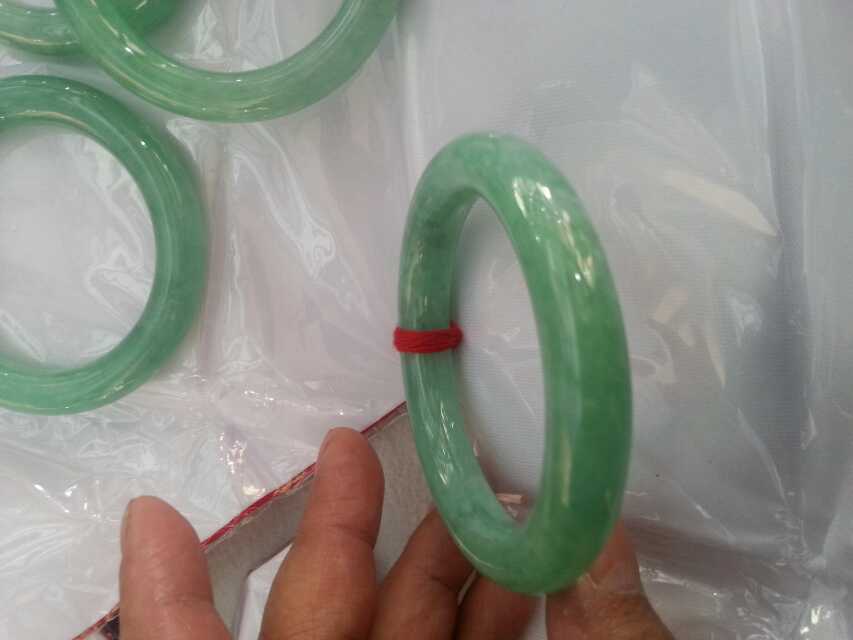 满色种非常漂亮品相好种质色超好手镯翡翠