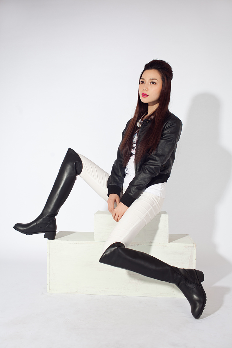 2013冬新款品牌女靴欧美骑士圆头纯色侧拉链粗跟女式长靴