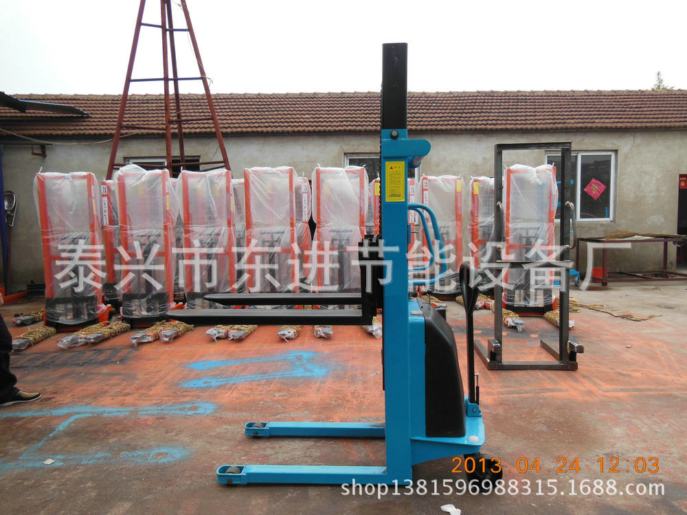 半电动堆高车 (4)