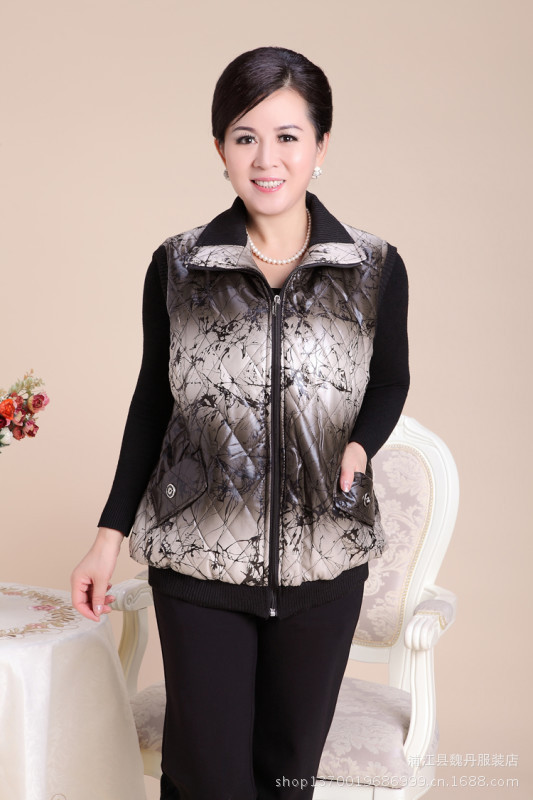 【批发新款中老年<em>外穿马甲</em>女 秋<em>冬季</em>亮皮保暖