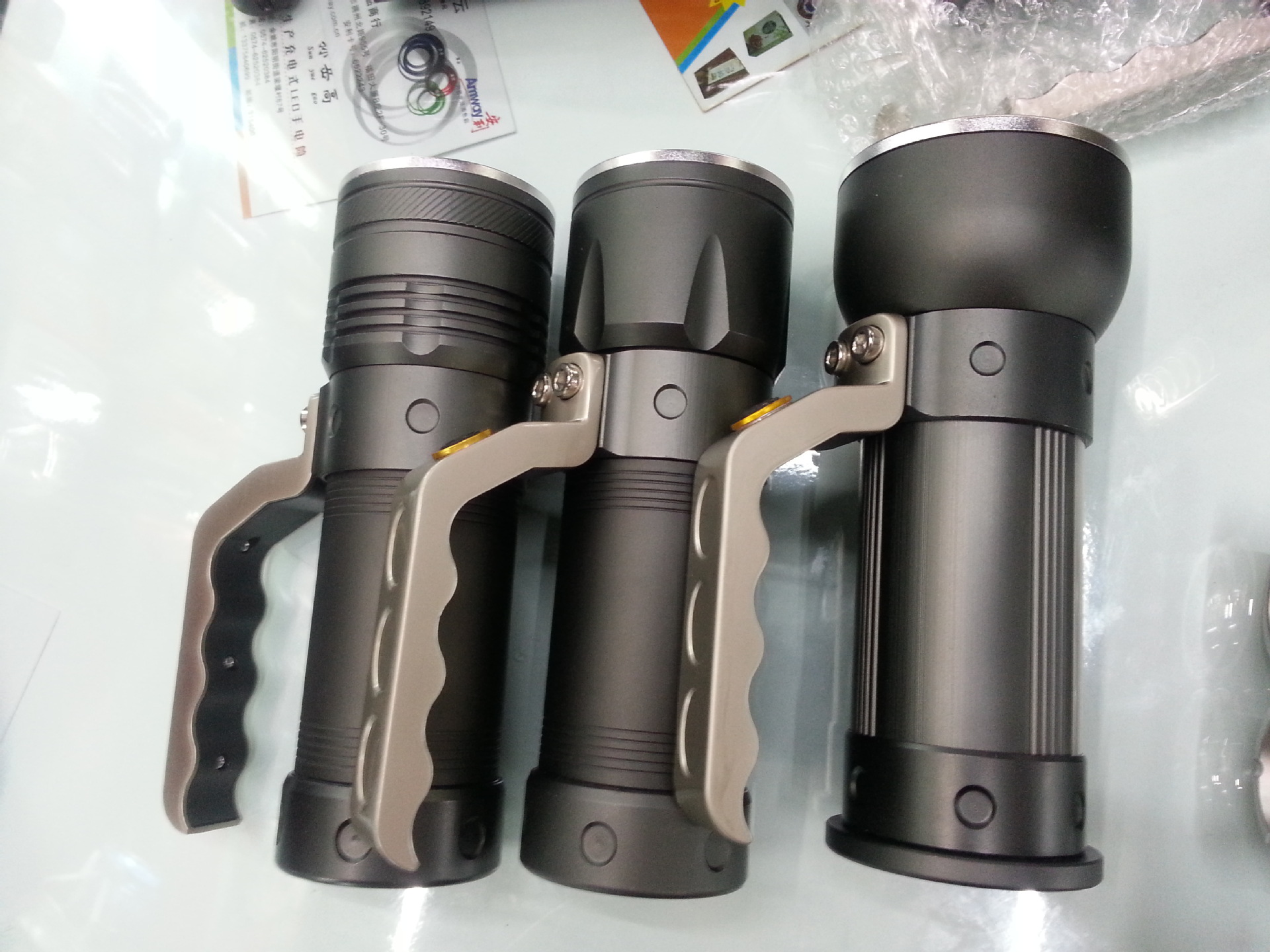 最新款 韩国LED灯珠手提强光手电 直冲款 - 最