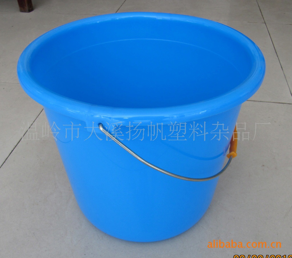 厂家出售 塑料手提水桶 学生塑料水桶图片,厂家