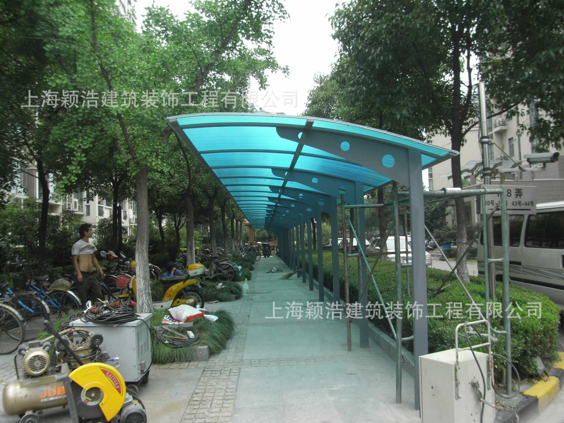 【热销自行车棚】上海嘉定钢结构阳光板自行车棚厂家