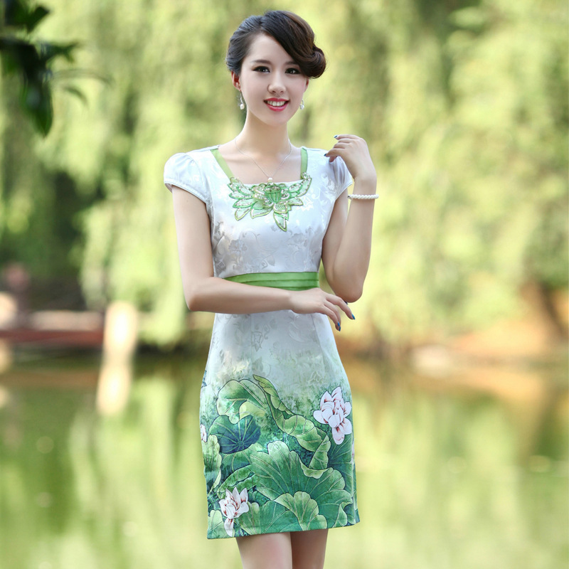 秋装新款女装批发圆领荷花<em>美女</em>图案优雅修身短