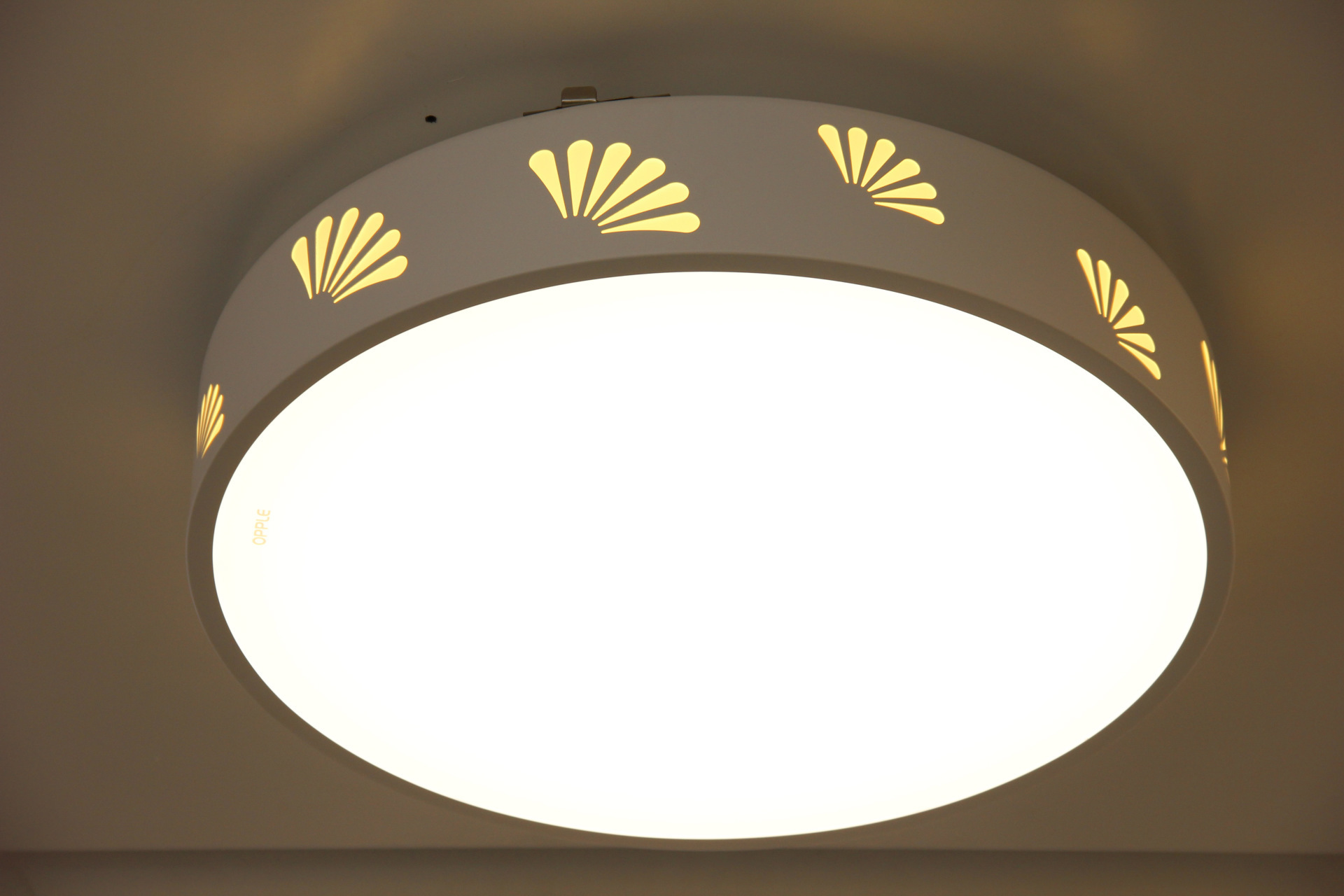 工厂直销卧室书房灯具批发 LED照明灯 圆形简