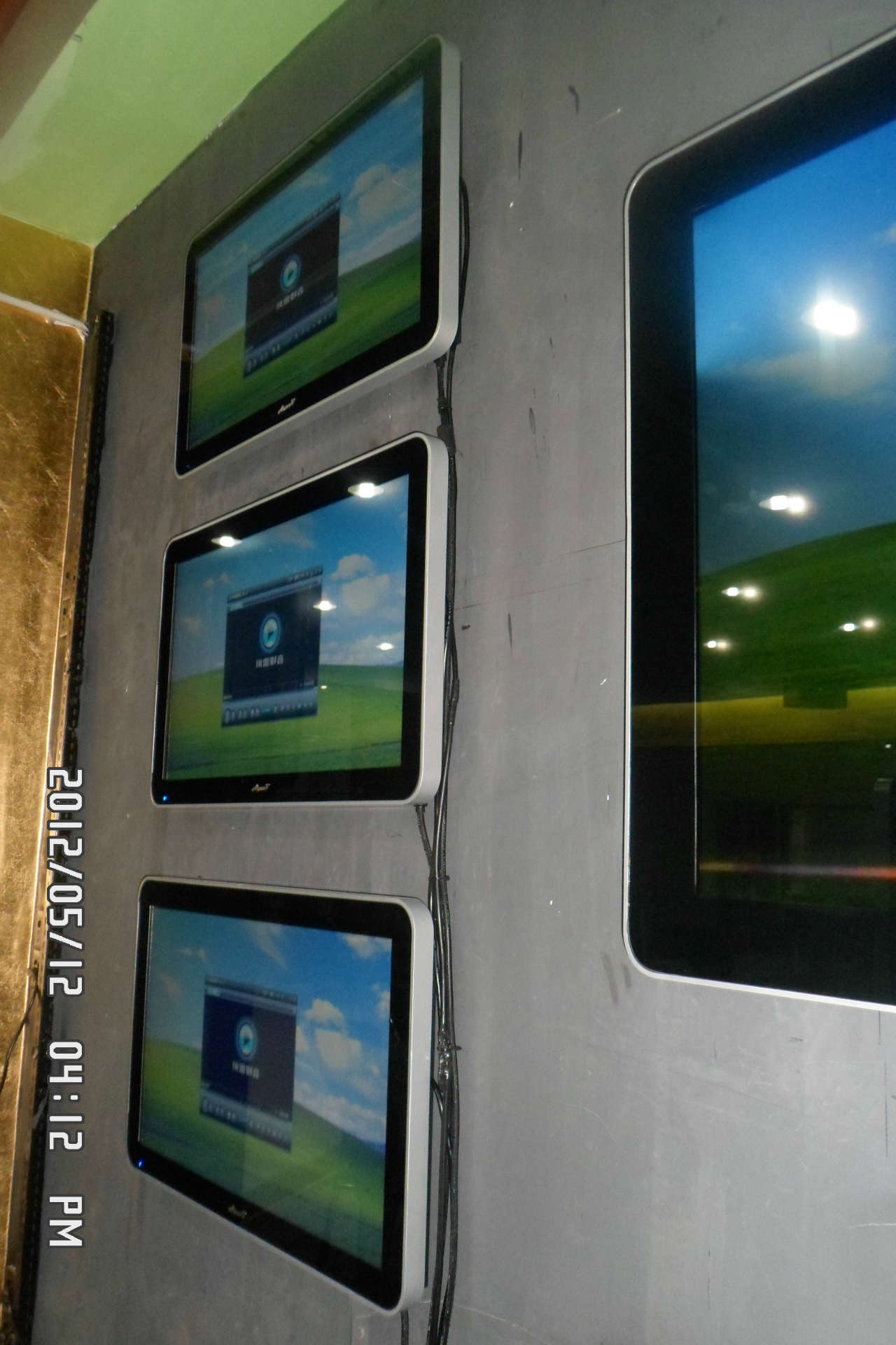 壁挂仿苹果款广告机