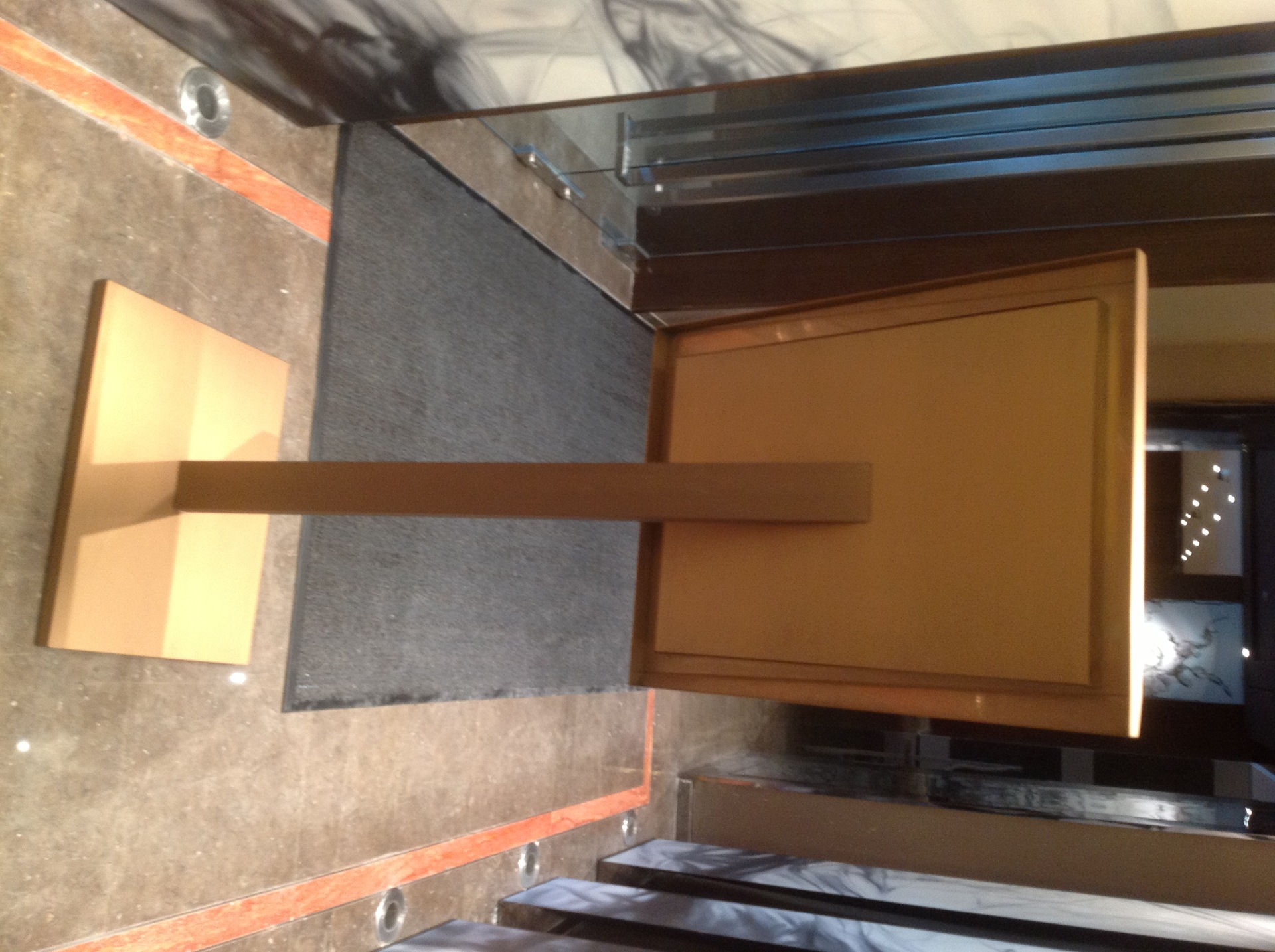 酒店镀金拉丝不锈钢迎宾牌1