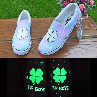 帆布鞋-tfboys夜光<em>四叶草</em>手绘帆布<em>女鞋</em>一脚蹬懒