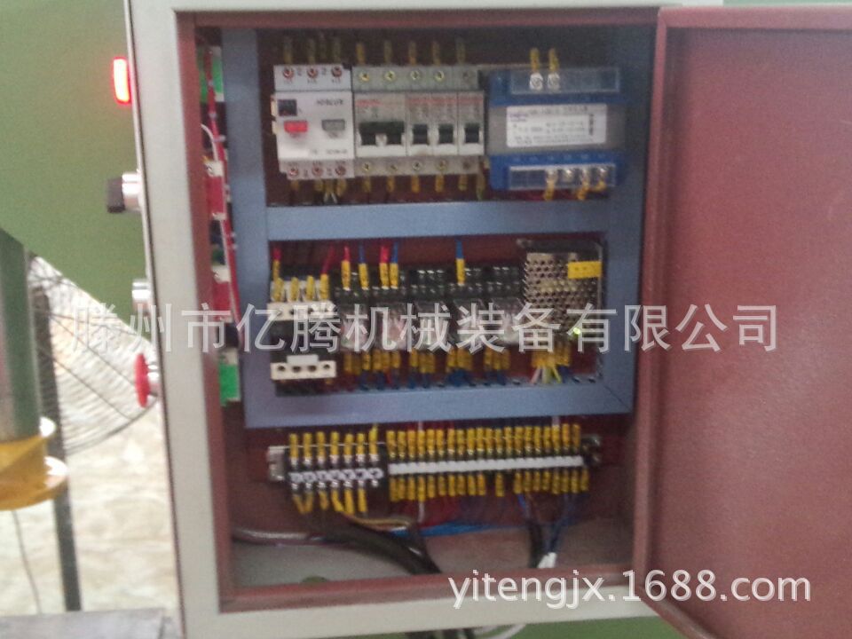 18F667AE225391D8E68B4D655B07BE