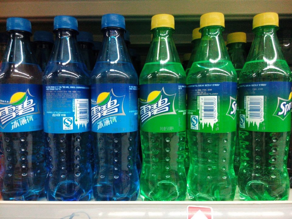 雪碧 碳酸饮料 清爽柠檬味汽水雪碧 劲爽十足 600ml/瓶