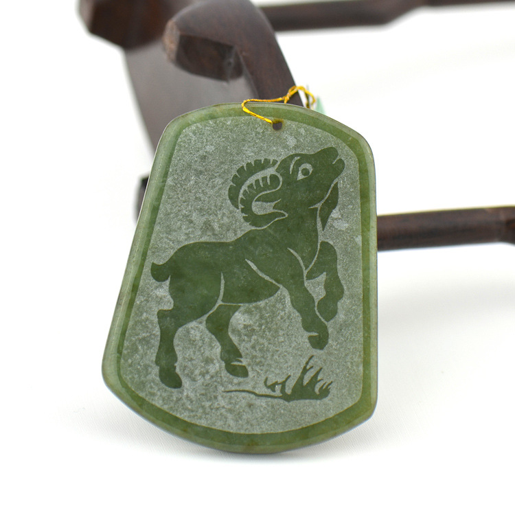 正宗缅甸A货翡翠方形玉生肖羊洋洋得意双面雕