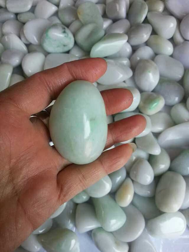 缅甸天然随形手感特别好质色好手把件翡翠