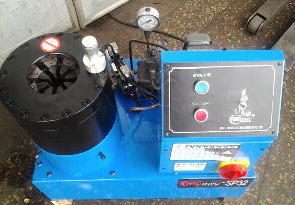 助力泵高压油管压管机