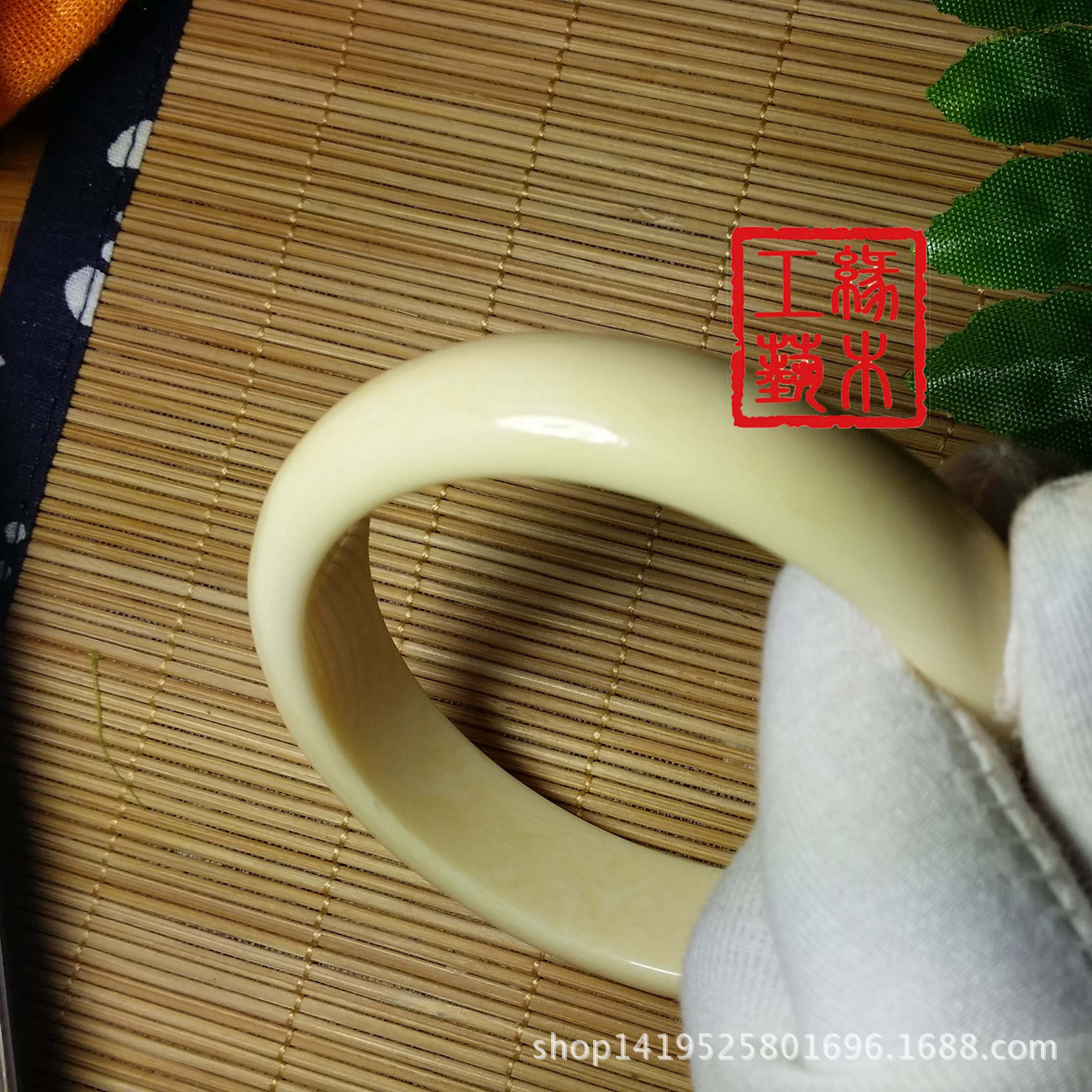 高仿河马牙高仿河马牙手镯 仿象牙佛珠手 文玩配饰 厂家? height=