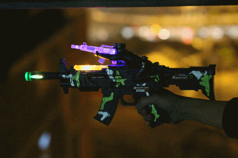 机关枪一箱48个 产品尺寸45*6*20 箱柜94*43*79 士兵突击 一箱48个