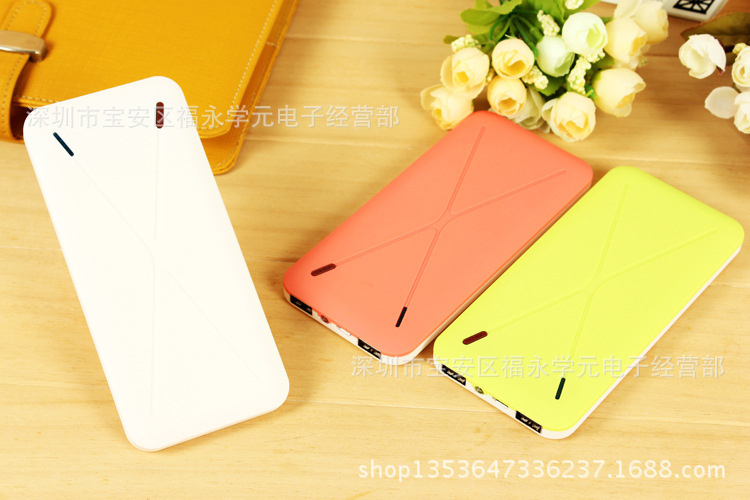 移动电源-新款超薄聚合物10000毫安充电宝厂