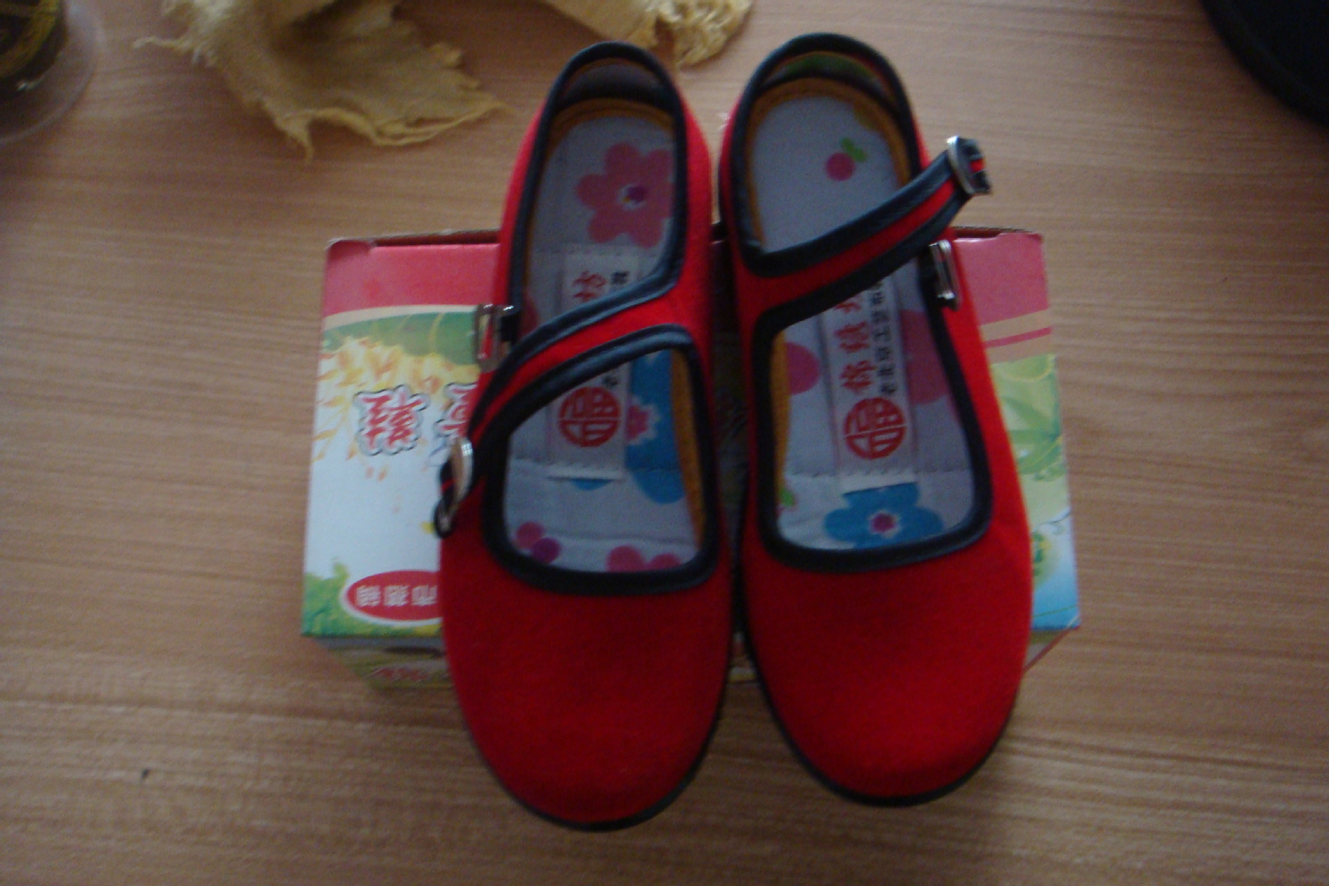 厂家直销老北京布鞋聚氨酯底一代女童鞋