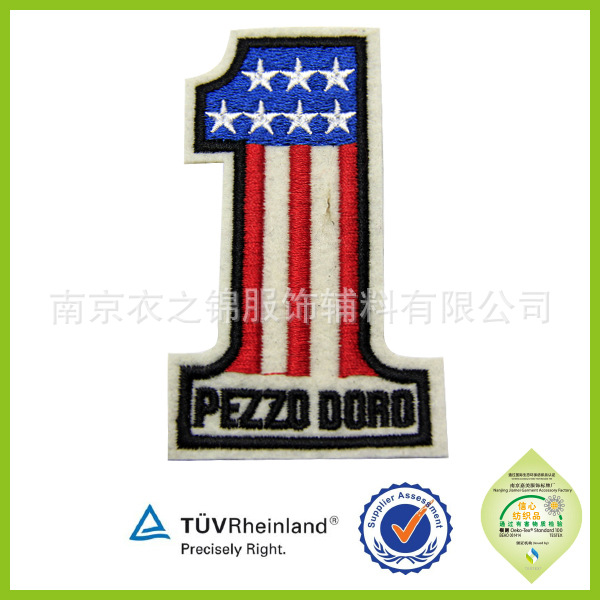 厂家供应 背胶绣花标、字母绣、服装绣标 图片