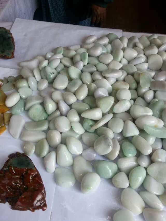 缅甸天然随形手感特别好质色好手把件翡翠