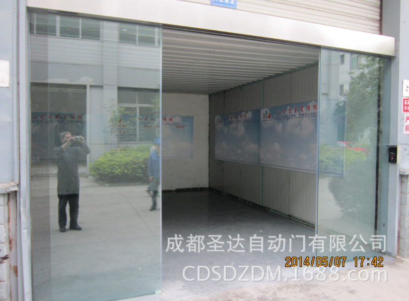郫县现代工业港指纹考勤门2