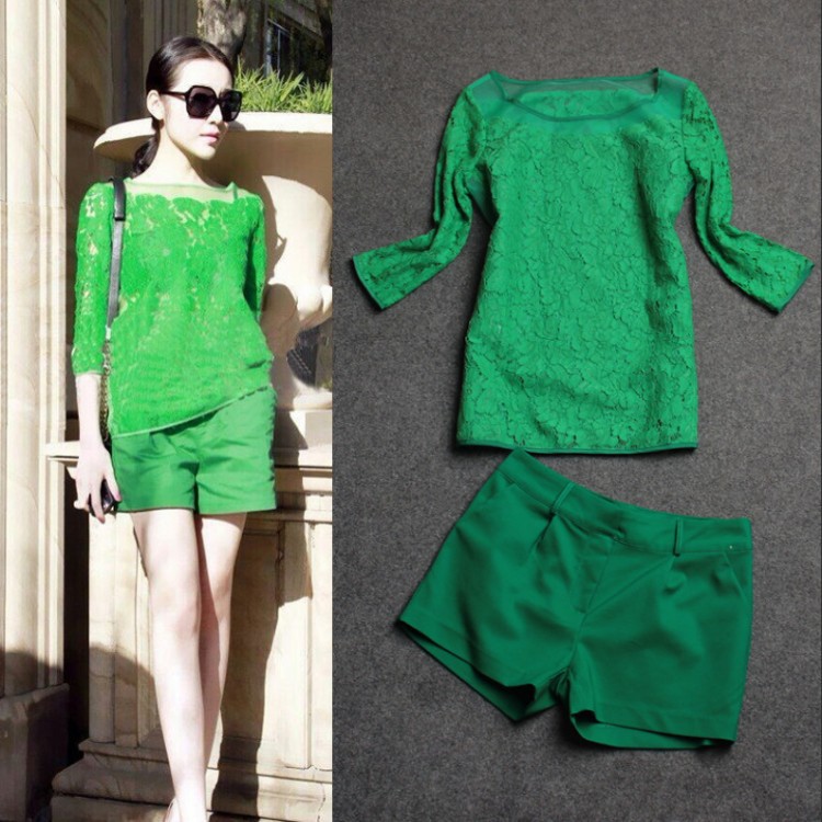【时尚<em>街拍</em>】 <em>绿色</em>蕾丝上衣棉<em>短裤</em>套装 图片_