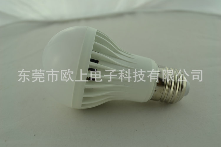 LED球泡灯7W