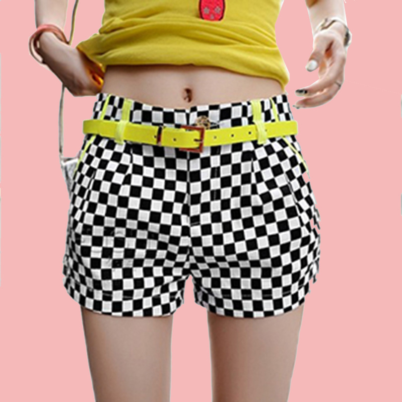 2014早春韩版<em>修身</em>时尚黑白<em>格子短裤</em> 百搭休闲