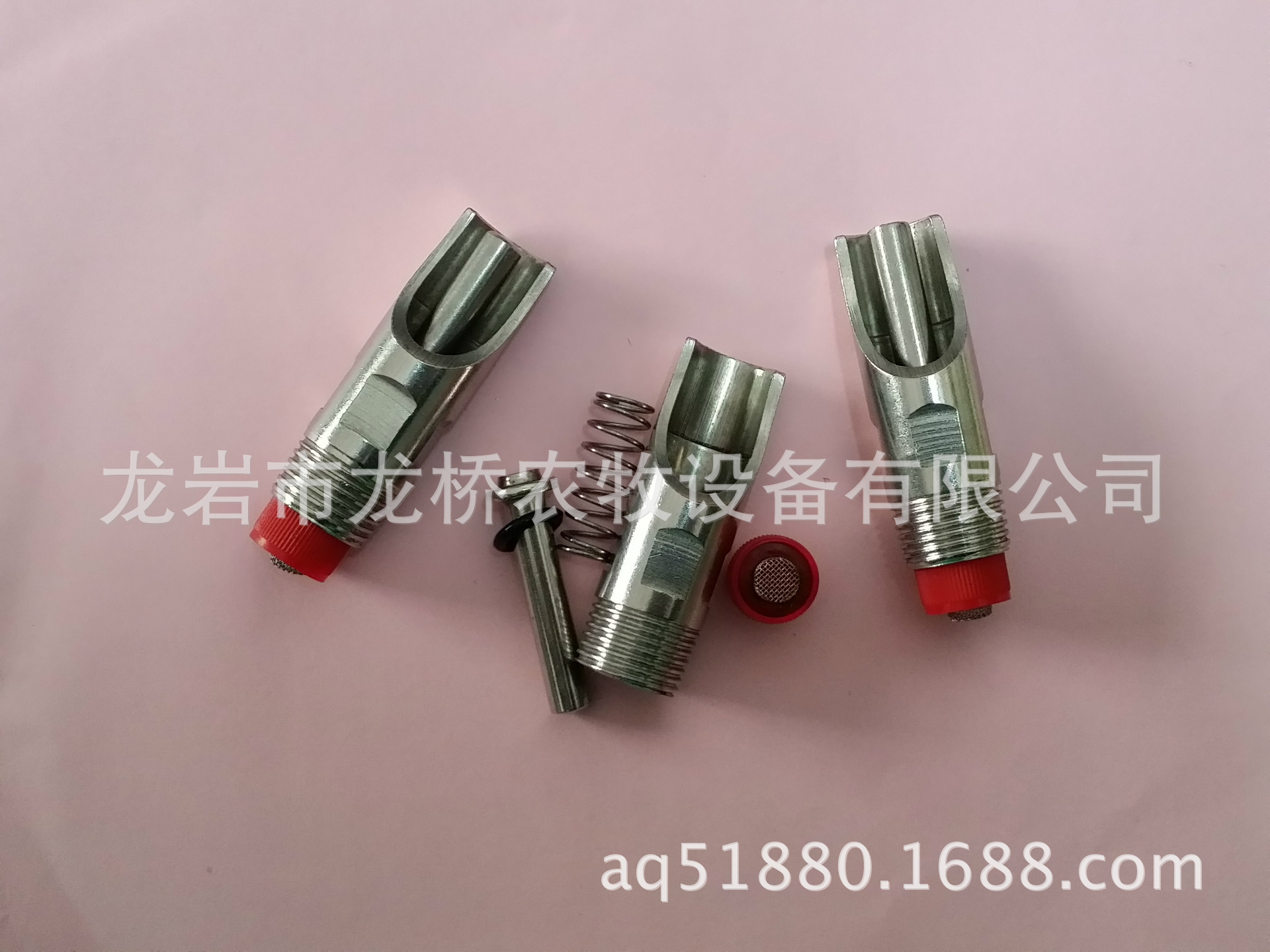 【直销设备塑料不锈钢饮水嘴,鸭嘴式猪场头,物不锈钢成套控制箱图片