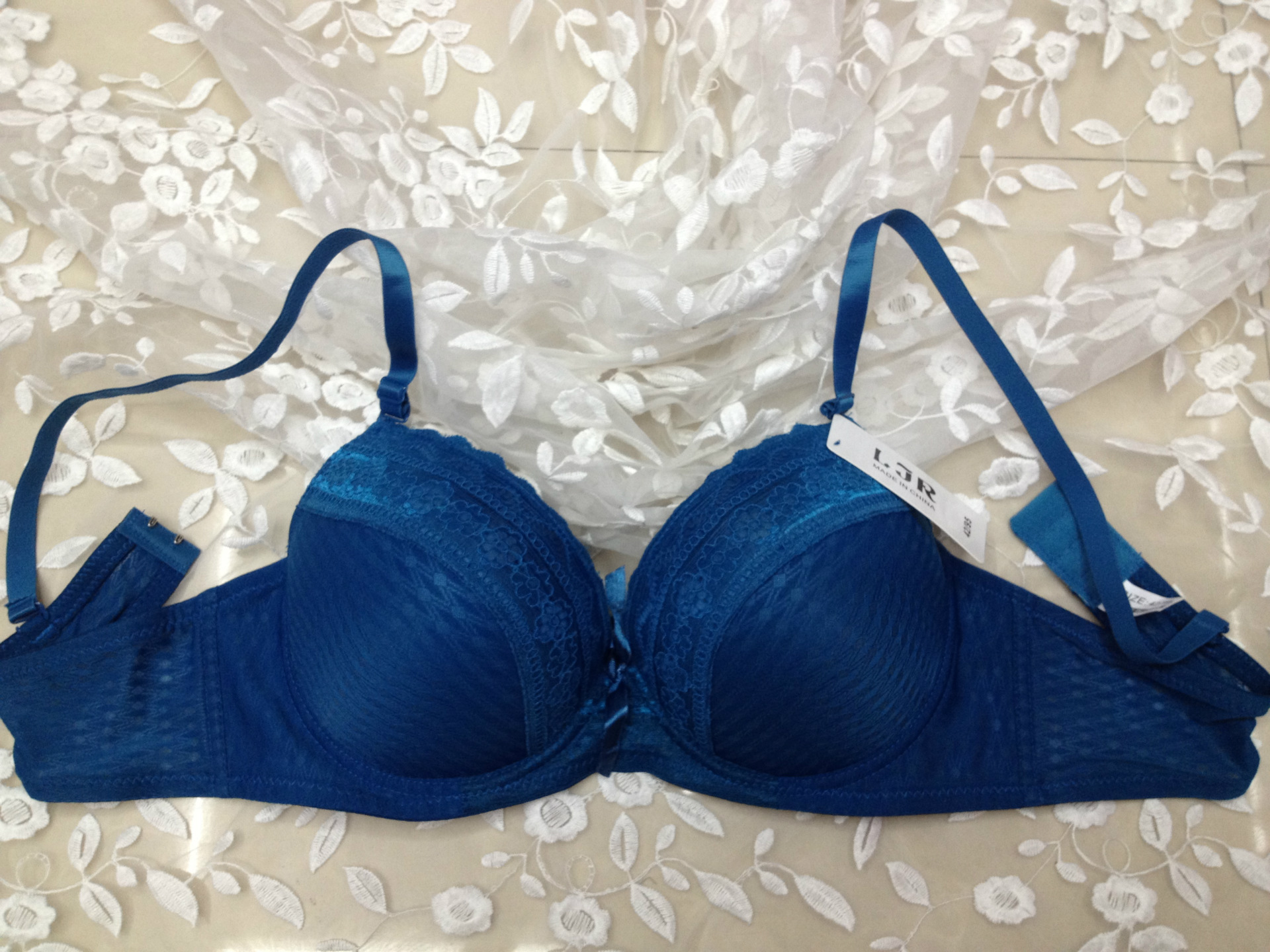 【外贸订单 碗面加蕾丝花边聚拢上托<em>文胸</em>内衣