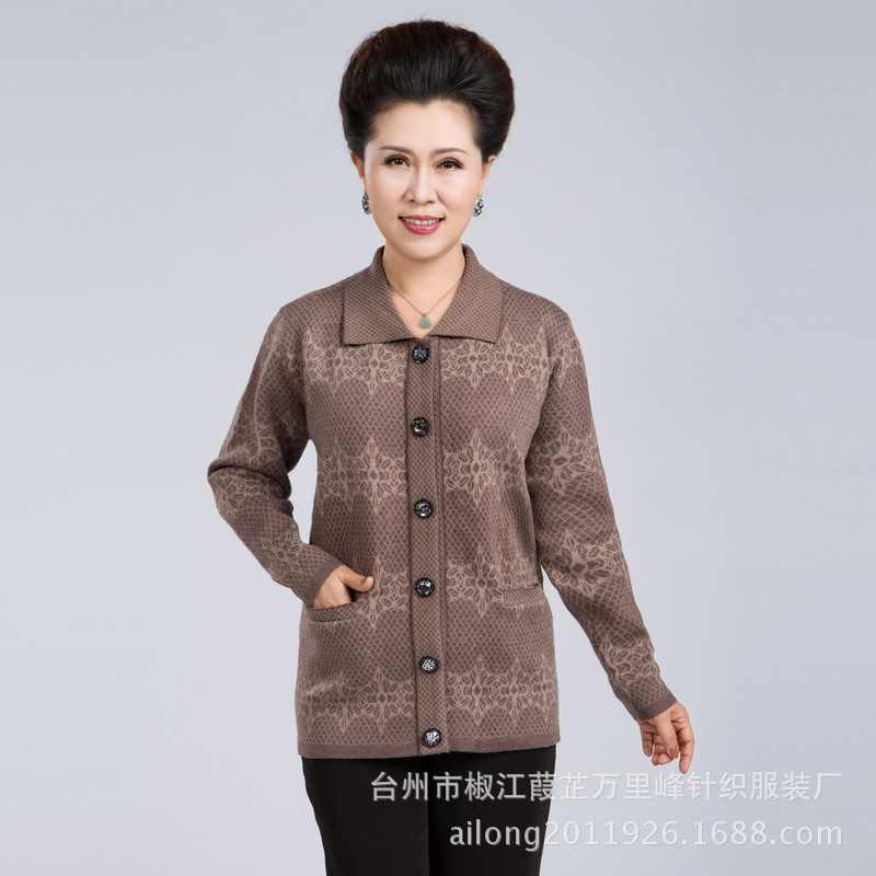<em>批发</em>采购中老年女装-中<em>老年人毛衣开衫</em>妈妈装