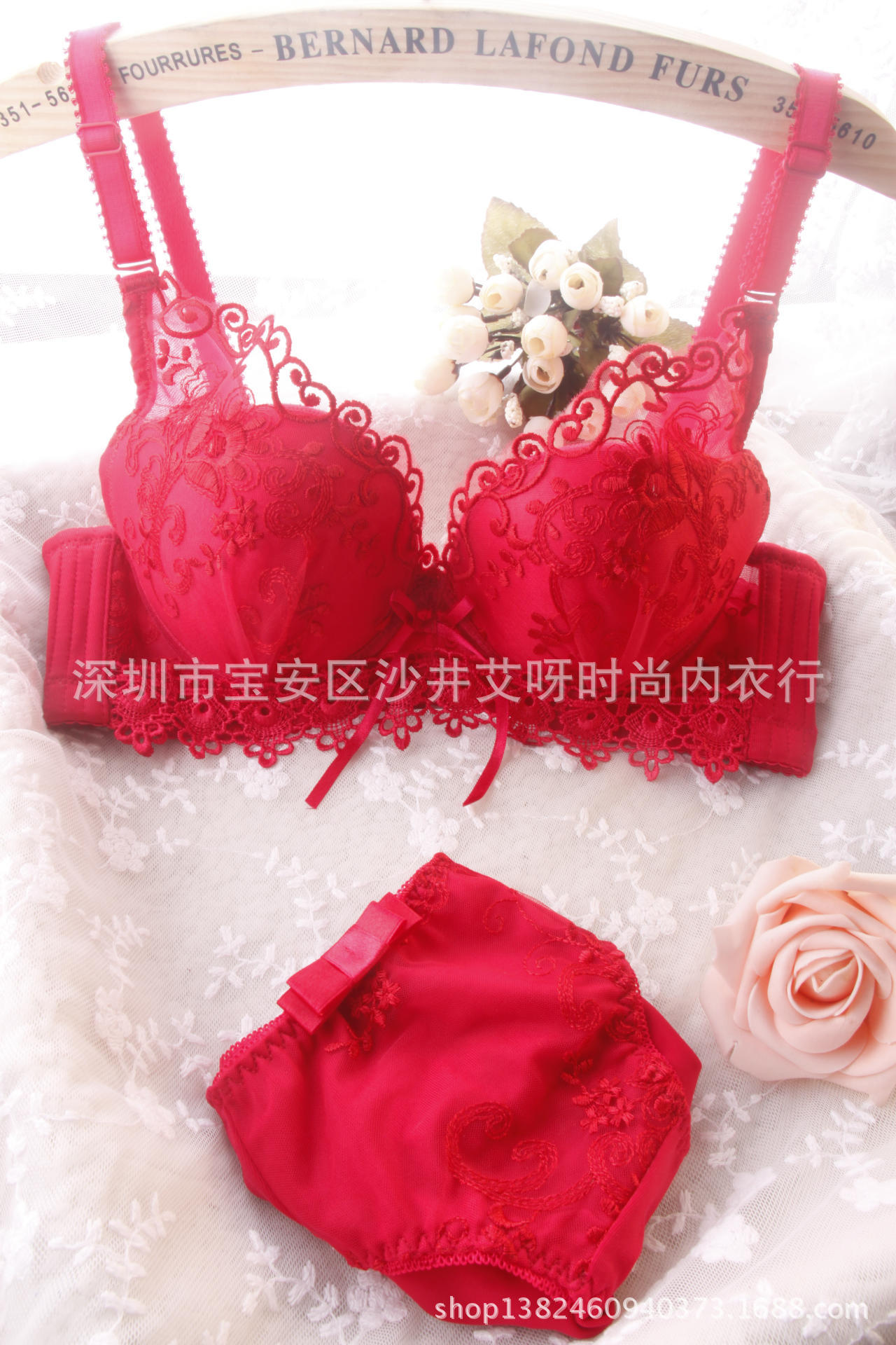 W13-1 新款<em>高档</em>蕾丝边聚拢大红本命年<em>文胸套</em>