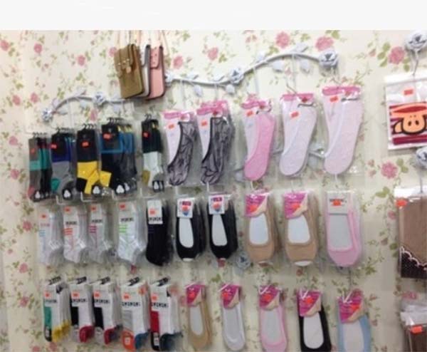 上墙袜子展示架围巾服装店挂钩童袜丝袜壁挂男女盒装内衣裤架现货
