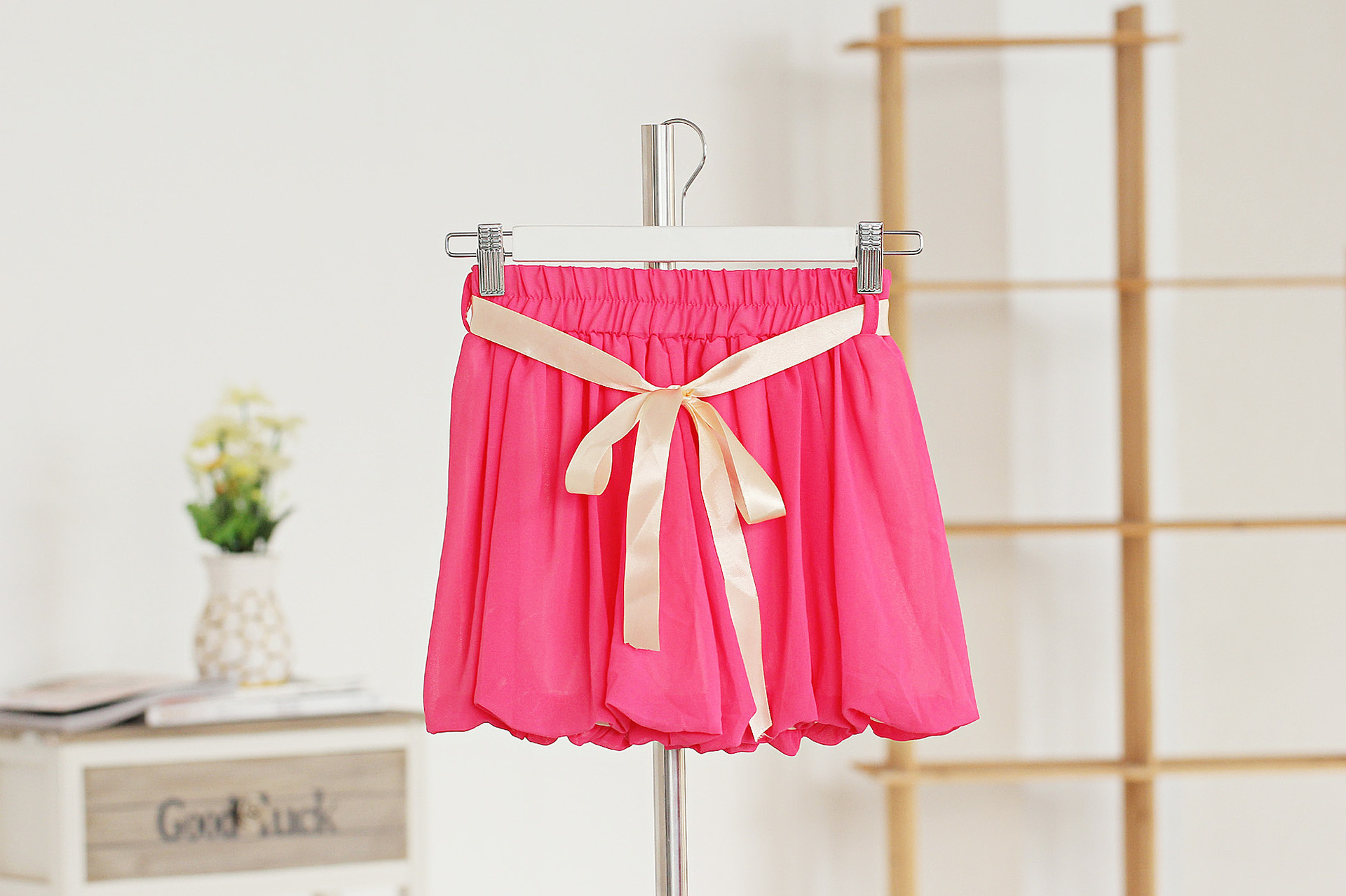 女式休闲裤-厂家现货供应<em>夏季女装短裤批发</em>淘