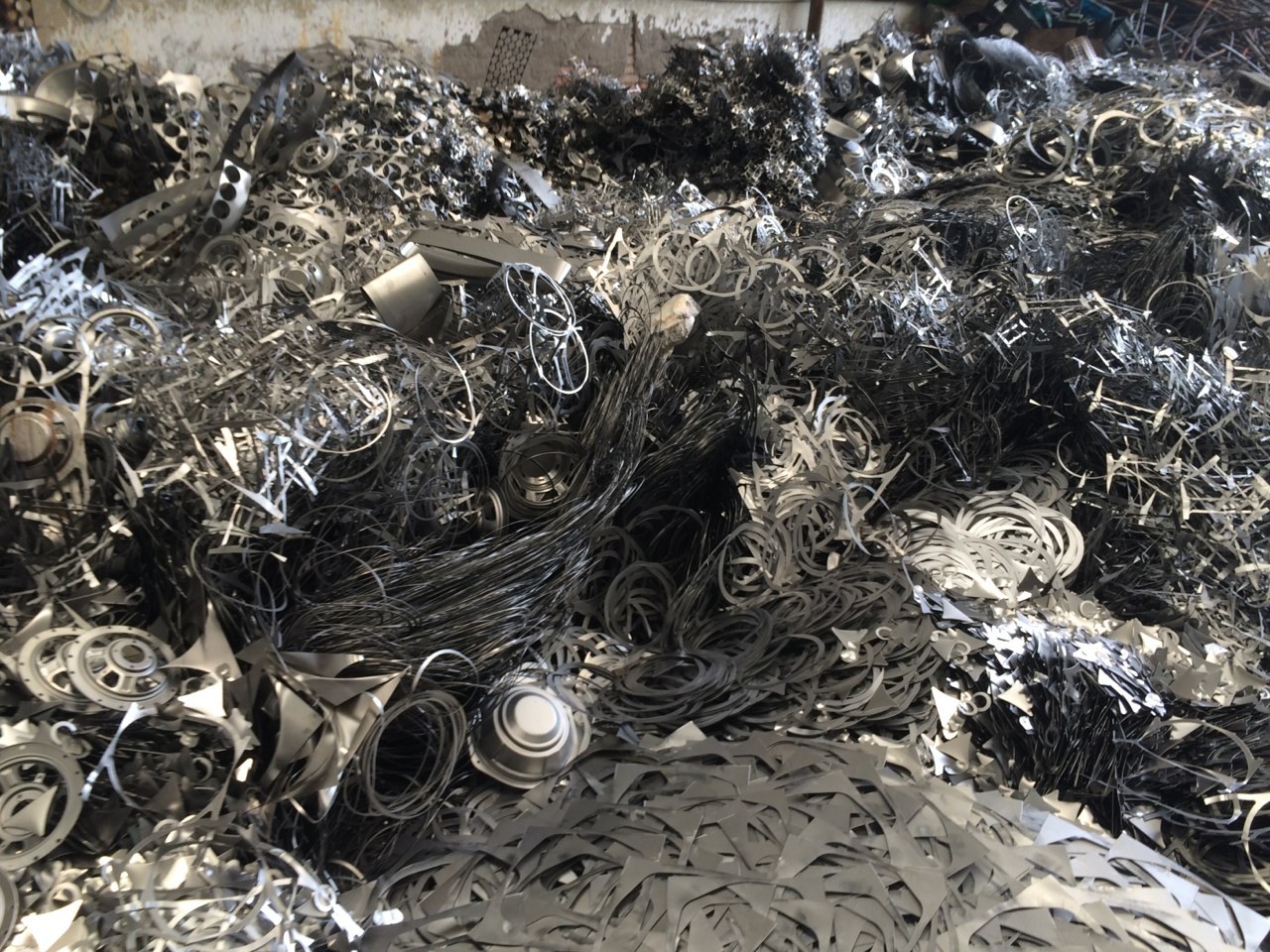 【大量出售冷板压块,废钢压块 下脚料 上等炉料