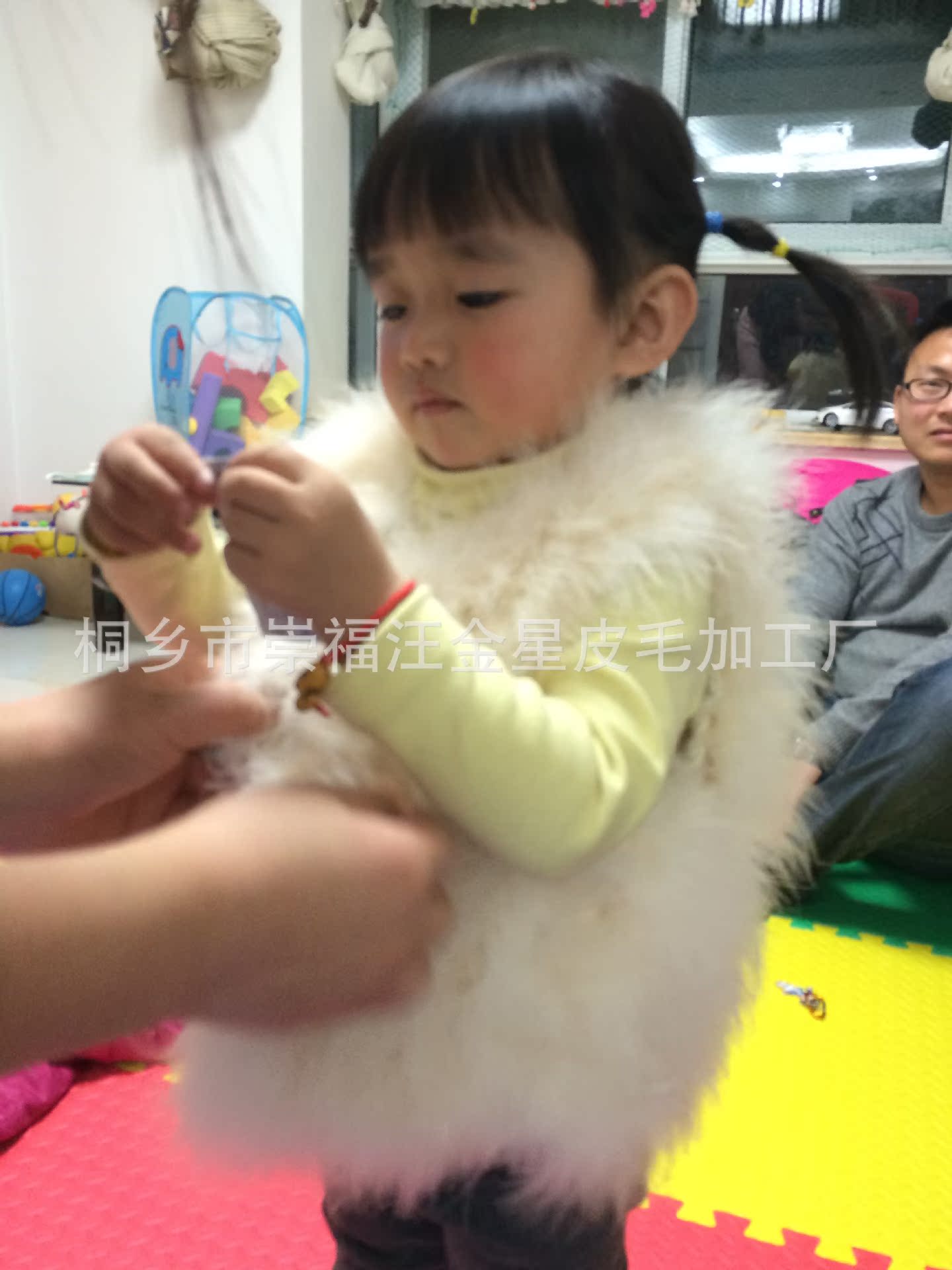 【LIVENUS 童装皮草<em>马甲</em> 加棉加厚童装批发 鸵