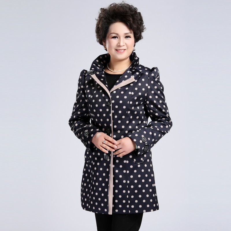 <em>中老年人外套风衣</em>大码胖妈妈装<em>女士</em>春秋季服装