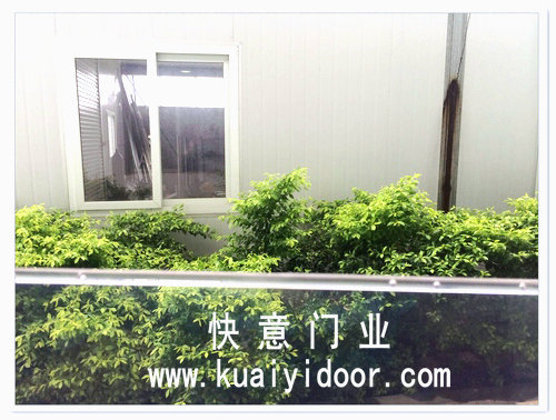快意门业卷闸门水晶门片透光效果