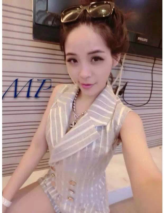 微信代理一件代发韩版灰白色V领<em>无袖马甲</em>双排