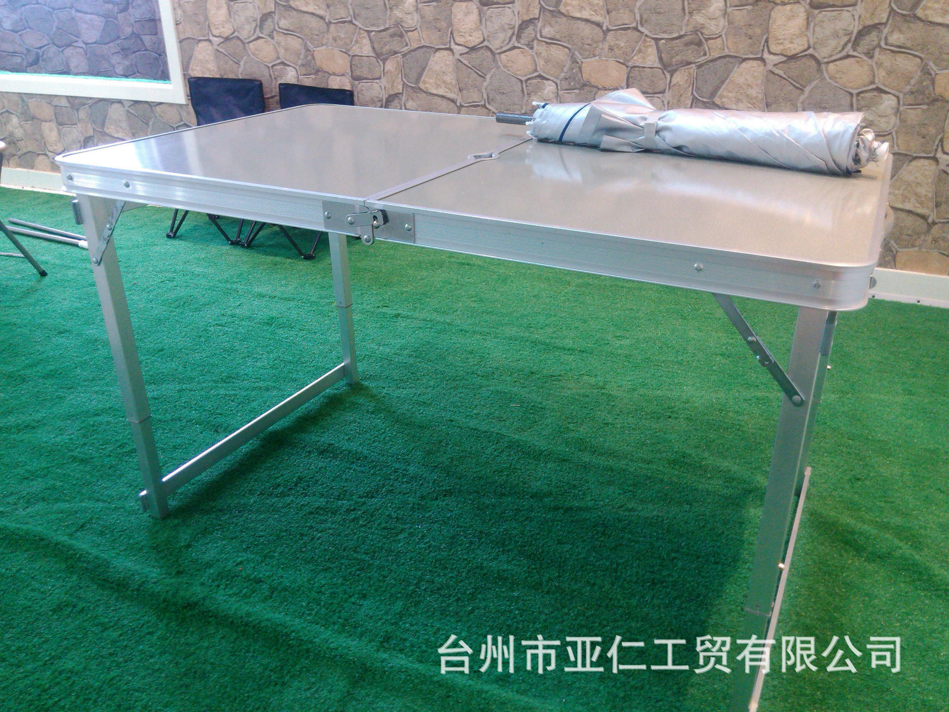 【厂家直销便携式铝合金折叠桌 户外野餐桌 广