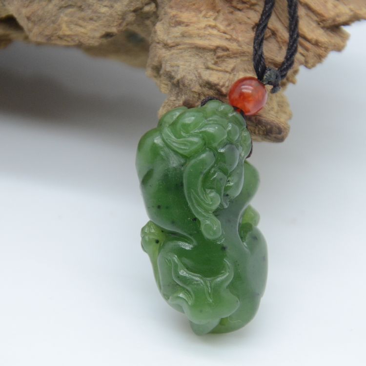 伟德bv1946官网-广东翡翠厂家选树树珠宝深耕翡翠挂件定制行业布局佛山