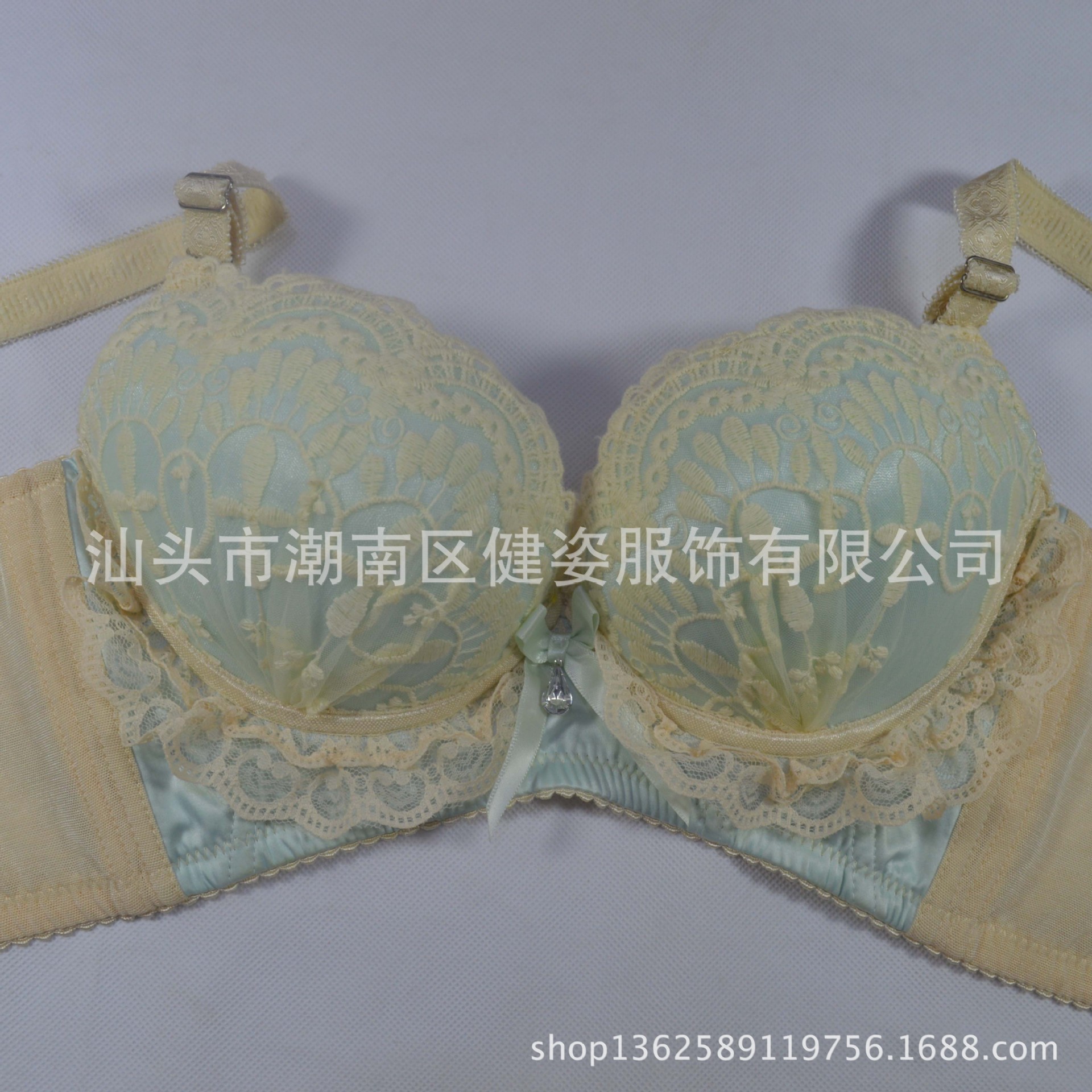 <em>文胸</em>-网络爆款 小胸MM必备 <em>超挺</em>超聚拢调整型