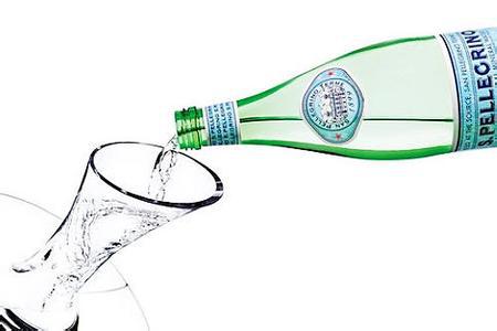 意大利進(jìn)口圣培露充氣天然礦泉水 批發(fā) 若堿性水750ml*12整箱起批