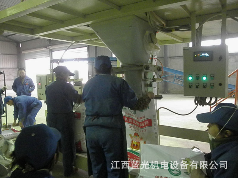 饲料包装秤现场图片
